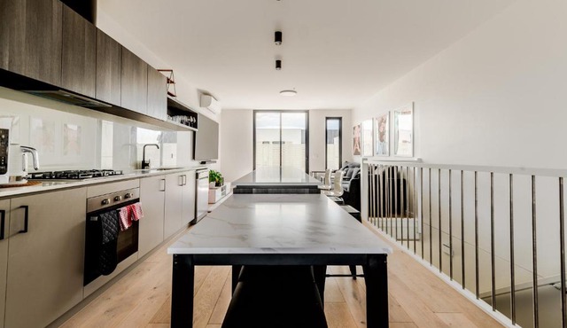 Seaside Bliss - 5 Minutes to Beach - Free Parking
