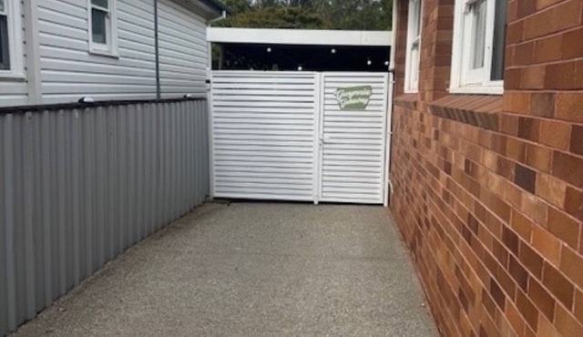Self-contained retreat 1.3km from Wollongong Beach and CBD