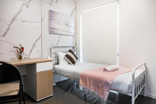Serene Single Room - Convenient Location in Gregory Hills - Shared Bathroom