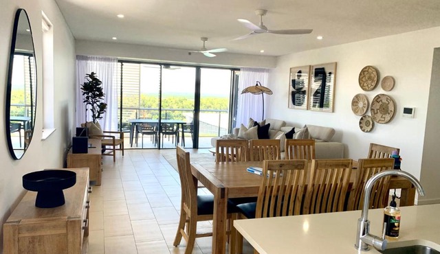 Serenity Short Stays - Sea La Vie - 3brm Penthouse at Darwin Waterfront