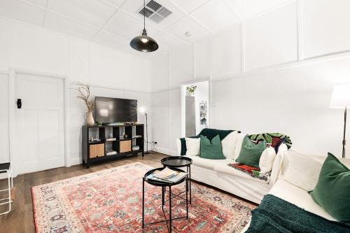 Settlers Cottage on Fitzroy Sleeps 6 in Red Cliffs