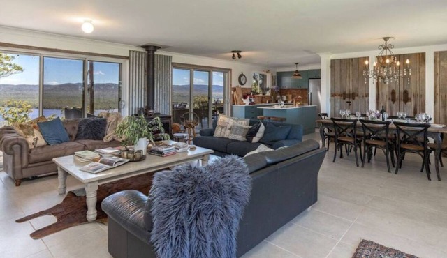 Shallow Bay's 'Wattaview' - Stunning Country Home