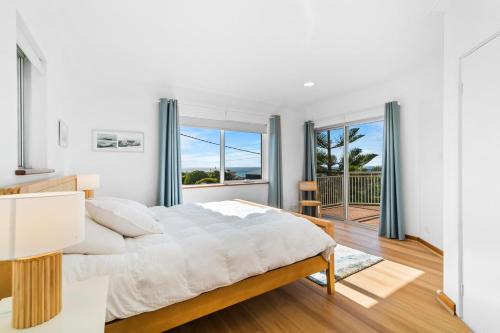 Shorelands - Stylish Beach-side Haven, Steps from the Beach and Surf in Gracetown in Gracetown