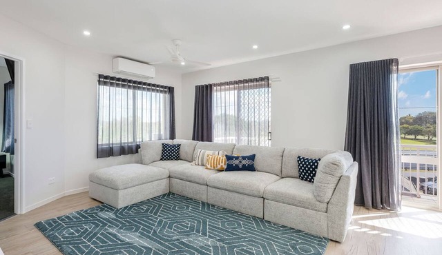 Shoreline Apartments - unit 13 in Bargara