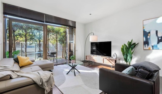 Sia - Ultimate Executive Home with 4BDR and Parking in South Yarra