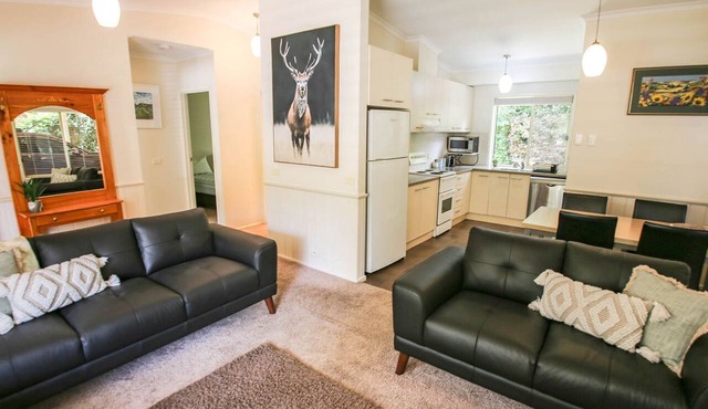 SILVER BIRCHES HOLIDAY VILLAGE - UNIT 8 in Bright
