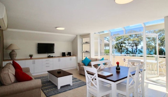 Simply THE Best by Book Jervis Bay Waterviews over the park