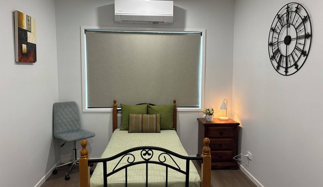 Single room with accessible ensuite in Deer Park