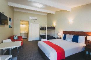 Six Degrees Motel in Albany