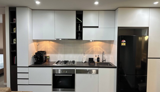 Sky-High 2 Bedroom 1 Bathroom with 1 Parking I Heart of South Yarra