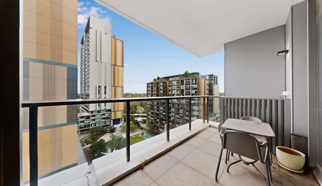 Skyline 2-Bed Apartment Near Metro North Ryde