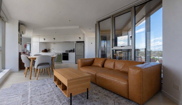 Skyline-View 2-Bed Apartment Near Flemington in Flemington