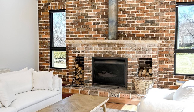 Sleeps 10 Private Estate with Pool in Bowral