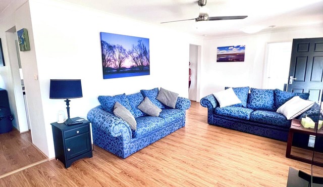 Sleeps 6+ Cervantes Coastal Escape | Close to Beaches, Pinnacles & Wildflowers in Cervantes