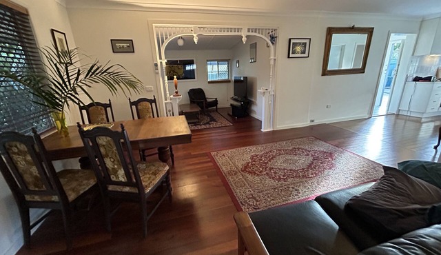 Small cute comfy home. Private and close to town and lake.