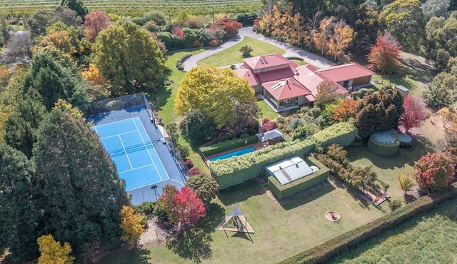 Snowline. Pool, Spa & Tennis Court. Orange Wine Country. in Canobolas