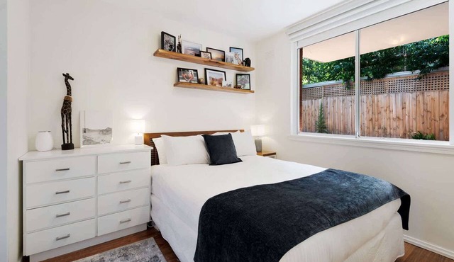 Snug St Kilda Apartment with Private Courtyard