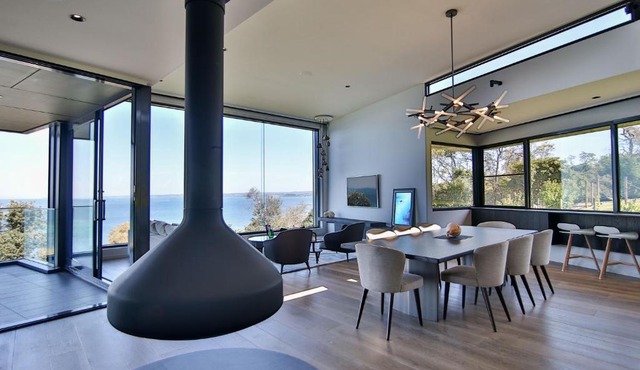 Somers Sanctuary - Clifftop Luxury with Pool & Sauna in Somers