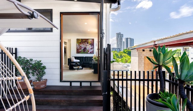 Sophisticated 2-Bed Home With Alfresco Dining