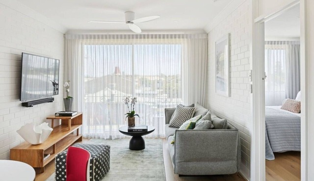 South Beach Retreat – Walk to Beach, Cafes & Bars