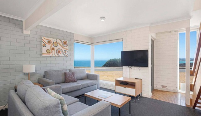 South Seas 1—Panoramic Views over Knights Beach