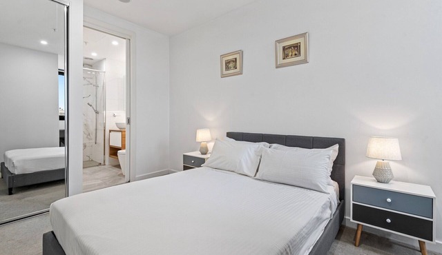 Spacious 2-Bed Apartment in Hughesdale in Hughesdale
