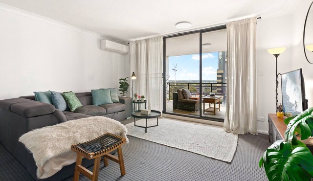 Spacious 2-Bed Apartment Near Parramatta CBD in Parramatta