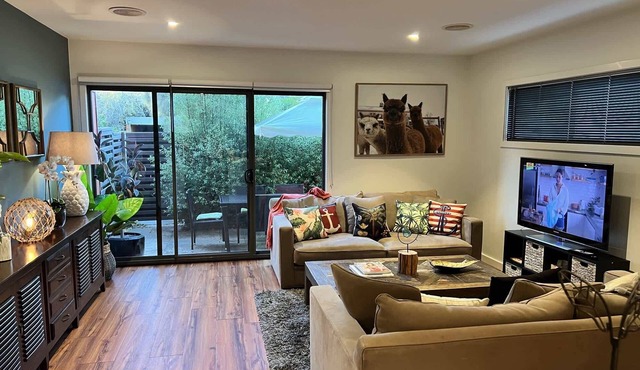 Spacious 2-Bed Townhouse Near Torquay Beach in Torquay