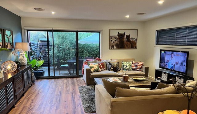Spacious 2-Bed Townhouse Near Torquay Beach in Torquay