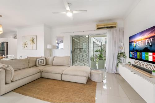 Spacious 2-Bed with Private Rooftop & BBQ Access