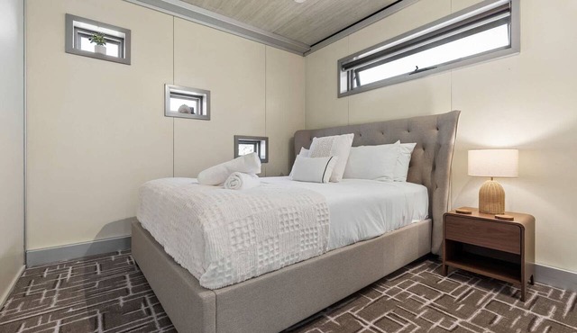 Spacious 2BR, 2BTH Unit, Kangaroo Flat in Kangaroo Flat
