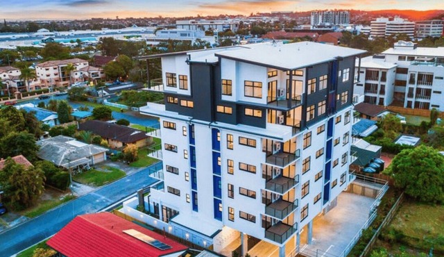 Spacious 2BR Near Garden City | Balcony & Views in Brisbane