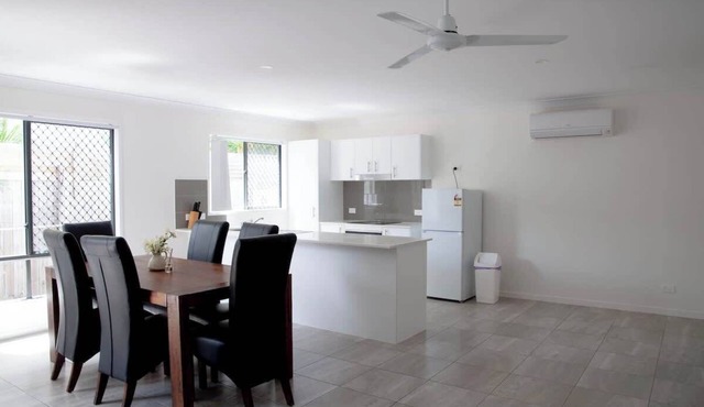 Spacious 3 bedroom unit in Loganlea in Loganlea