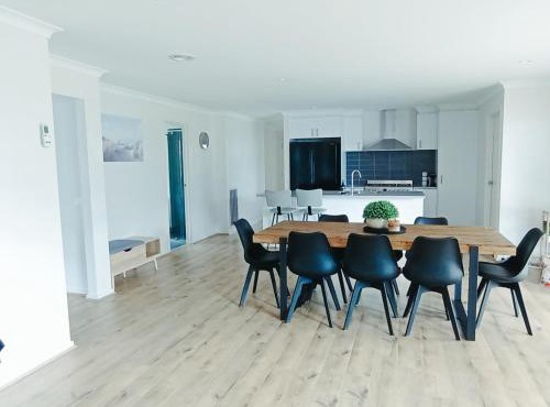 Spacious 3bdrm home next to Captains Cove Resort - Captains Edge in Paynesville