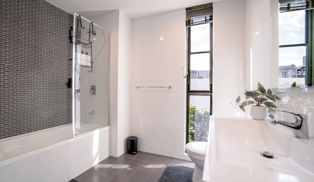 Spacious 3BR, 10 mins to CBD, 5 mins to Airport