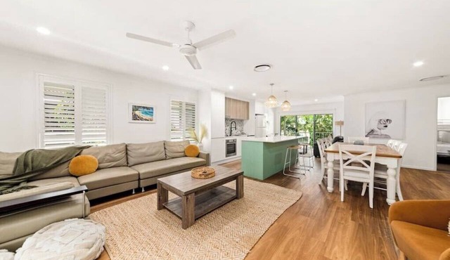 Spacious 3BR Penthouse Apartment Near Noosa River in Noosaville