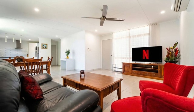 Spacious 5BR Home in Douglas 3 Living Areas in Douglas