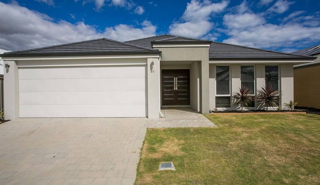 Spacious Alkimos House, 4 Bedrooms, Private Entrance, Ocean Proximity