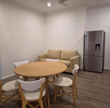 Spacious and Comfortable Stay, Central Location