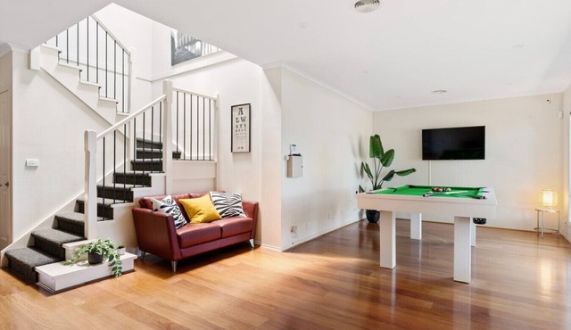 Spacious beachside family home in Rosebud
