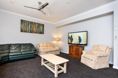 Spacious Central Stay on Olive
