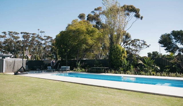 Spacious, family friendly, huge pool and playground in Moonta