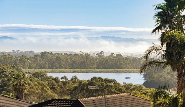 Spacious Family Home with Lake & Mountain Views, the Lilydale Retreat