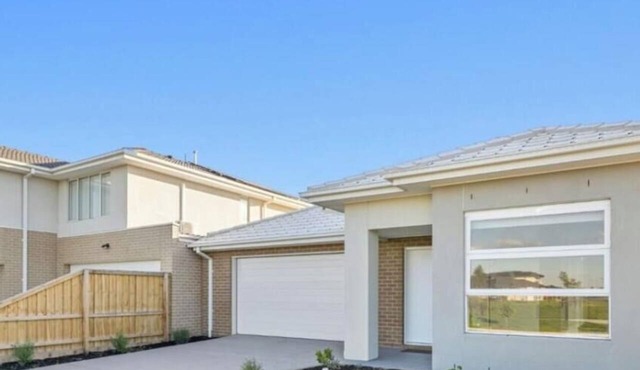 Spacious Modern Retreat in Officer | Perfect for Families in Officer