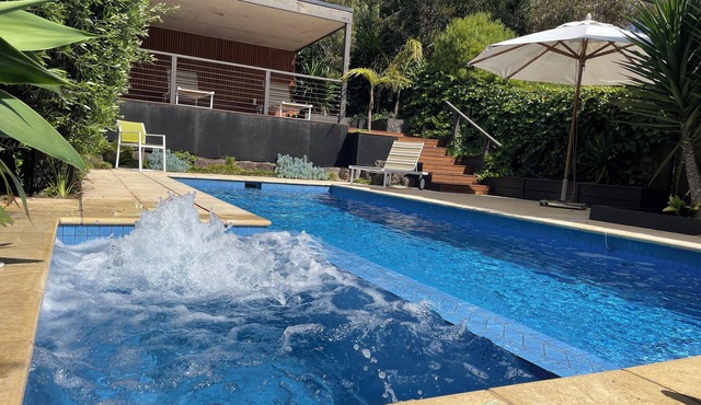 Spacious resort home in peaceful setting with cabana, pool & spa 650m from beach