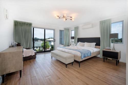 Spacious Retreat with Balcony Patio and Family Comfort in Doolandella