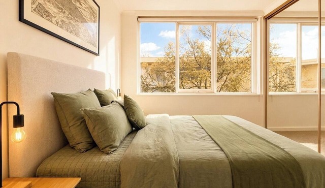 Spacious Retro Stay Steps from Chapel Street