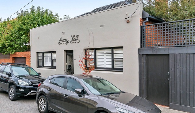 Spacious, Stylish House with Private Courtyard near Shops, Cafes, Beach and Tram