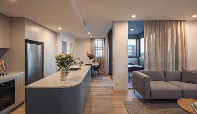 Spacious & stylish apartment in James Street Precinct with pool, gym and rooftop in Fortitude Valley