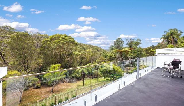 Spacious & Sunny House, Fantastic Bush Views, quiet and central location